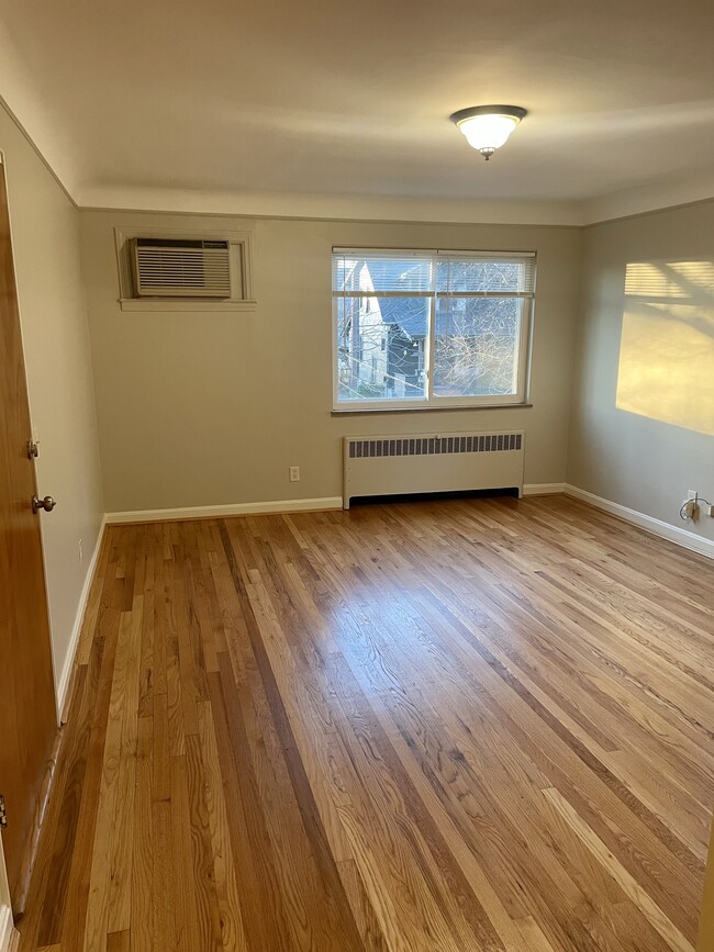 6014 Woodmont Ave, Unit 3 in Cincinnati, OH - Foto de edificio - Building Photo