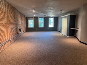 171 W 1st St, Unit Apt 1 in Oswego, NY - Building Photo - Building Photo