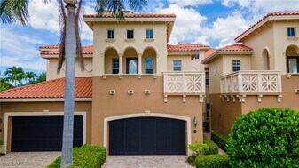 6501 Crown Colony Pl in Naples, FL - Building Photo