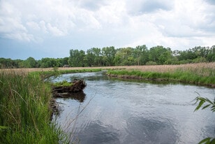 Overlook on the Creek in Minnetonka, MN - Building Photo