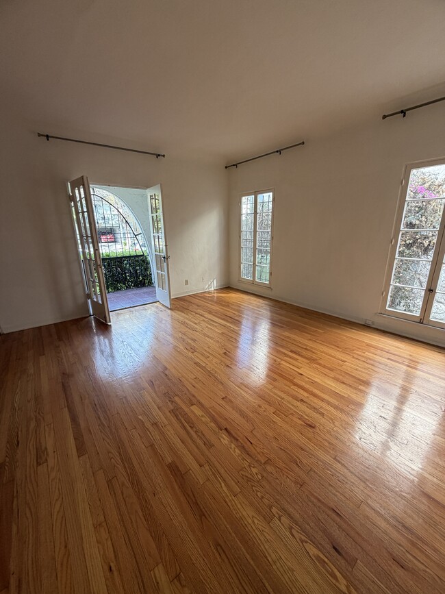 1482 S Shenandoah St in Los Angeles, CA - Building Photo - Building Photo