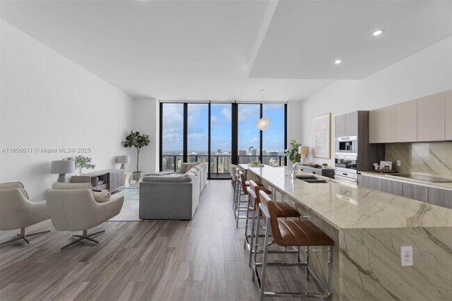 801 S Miami Ave in Miami, FL - Building Photo - Building Photo