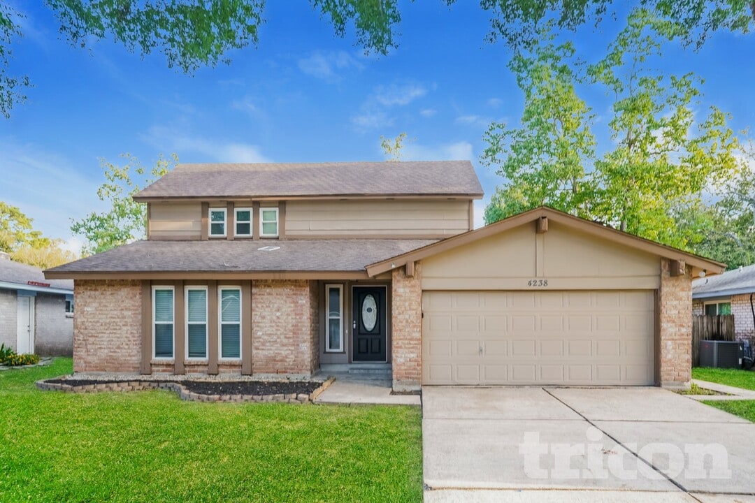 4238 Burkegate Dr in Spring, TX - Building Photo