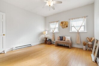 377 Dorchester St, Unit 1 in Boston, MA - Foto de edificio - Building Photo