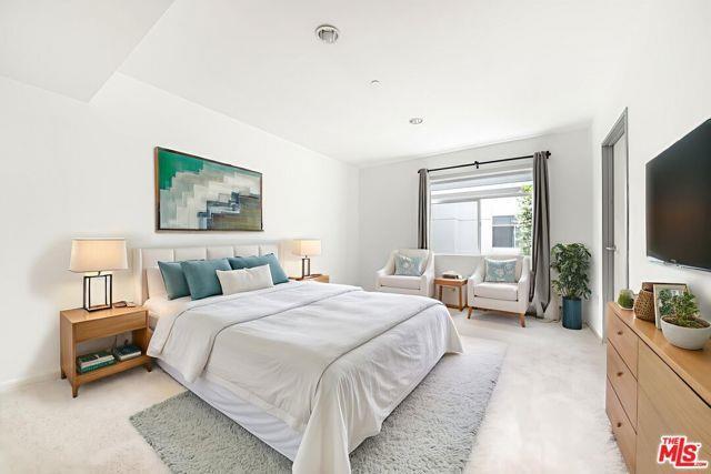 property at 3119 Vía Dolce