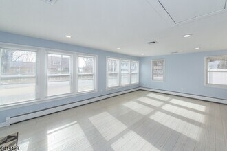 315 Lake Shore Dr in Parsippany Troy Hills, NJ - Building Photo - Building Photo