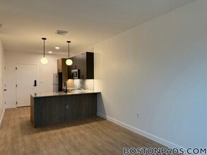 199 Gardner St in Boston, MA - Foto de edificio - Building Photo