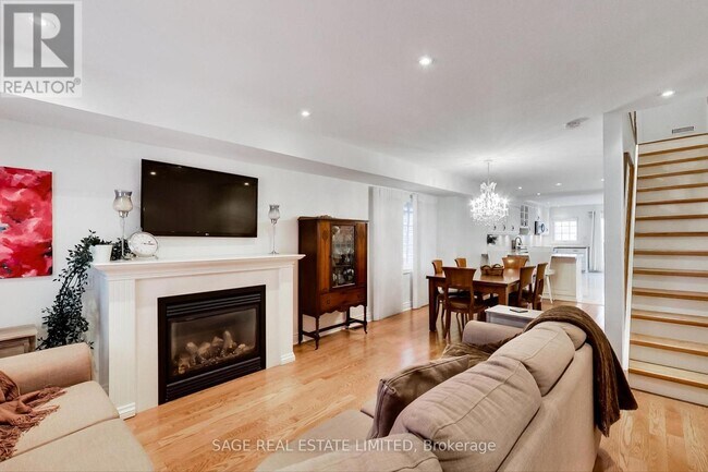 176 Lawlor Ave in Toronto, ON - Building Photo - Building Photo