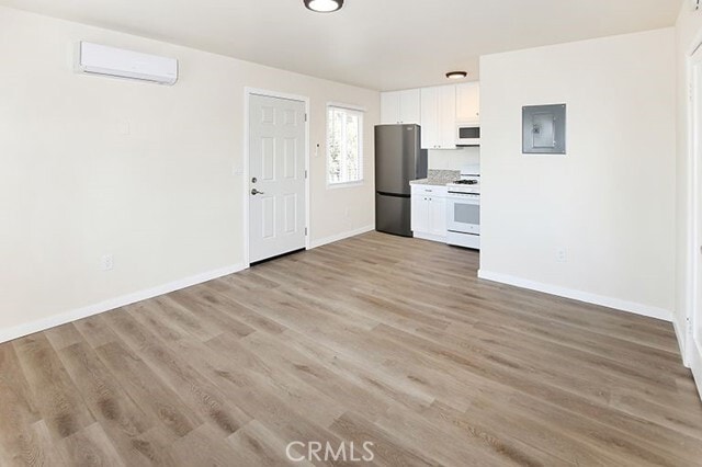 10709 Sherman Pl in Los Angeles, CA - Building Photo - Building Photo