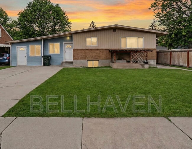 property at 1121 S 4th Ave