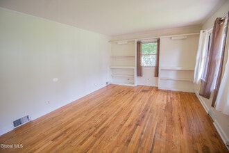 14 Holly Ln in Latham, NY - Building Photo - Building Photo