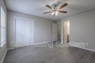 106 NE Dogwood St in Oak Grove, MO - Building Photo - Building Photo