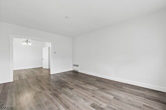 105 Van Riper Ave in Clifton, NJ - Building Photo - Building Photo