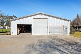 2485 Bullard Ave. in Clovis, CA - Building Photo - Building Photo