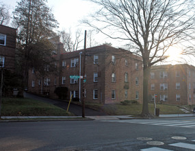 4581 MacArthur Blvd NW in Washington, DC - Building Photo - Building Photo