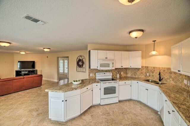 605-606 6th St in Kemah, TX - Building Photo