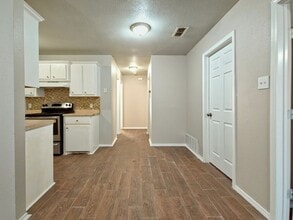 5863 6th St in Lubbock, TX - Building Photo - Building Photo