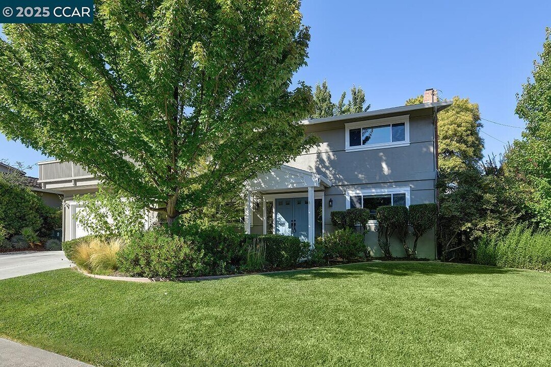 235 Appalachian Dr in Martinez, CA - Building Photo