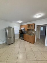 2361 NW 32nd St in Miami, FL - Building Photo - Building Photo