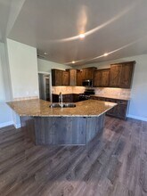 4288 Hazelwood Ct in Redding, CA - Building Photo - Building Photo