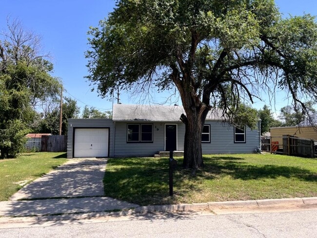 19 Swarens St in Hutchinson, KS - Foto de edificio - Building Photo