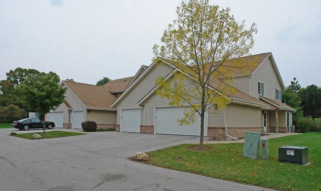 Adam's Trail in Racine, WI - Foto de edificio - Building Photo