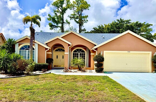 property at 1069 Sweet Briar Pl