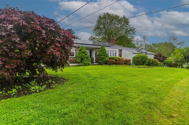 37 Clover Hill Dr in Poughkeepsie, NY - Building Photo - Building Photo