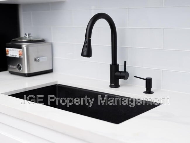 270 NE 191st St in Miami, FL - Building Photo - Building Photo