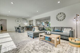 106 Playmore Dr in Venice, FL - Building Photo