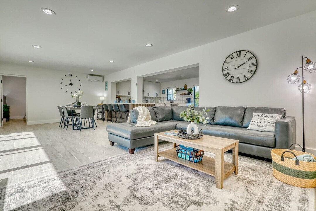 106 Playmore Dr in Venice, FL - Building Photo