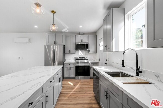 property at 1622 Morton Ave