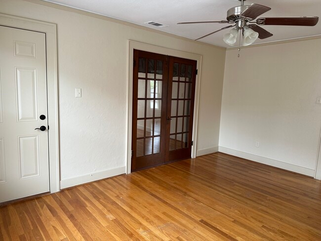 property at 314 E 7th St