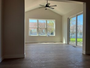 421 Founders Wy in Little Chute, WI - Building Photo - Building Photo