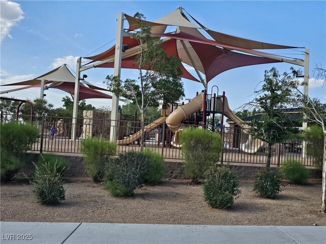 property at 2553 Chateau Clermont St