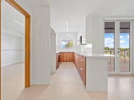 4854 NW 7th St in Miami, FL - Building Photo