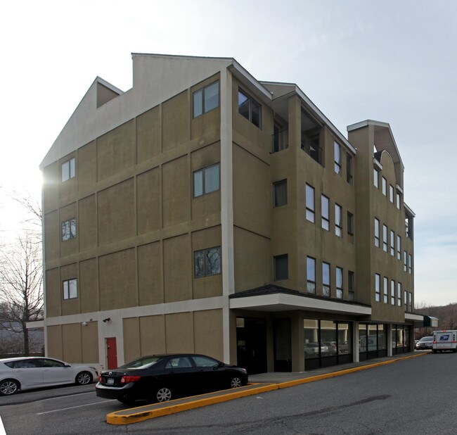 Town Line Shopping Center in Norwalk, CT - Building Photo - Building Photo