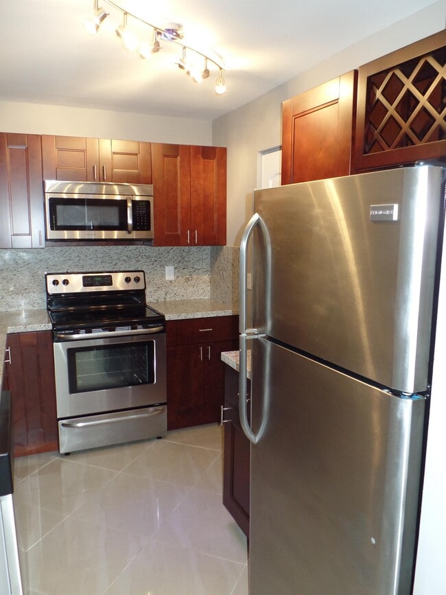 1255 SW 46th Ave in Pompano Beach, FL - Building Photo - Building Photo
