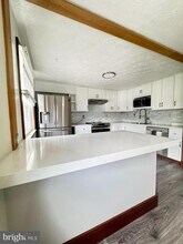 8336 Claremont Woods Dr in Alexandria, VA - Foto de edificio - Building Photo