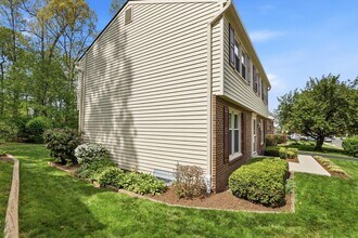 1522 Powells Tavern Pl in Herndon, VA - Building Photo - Building Photo
