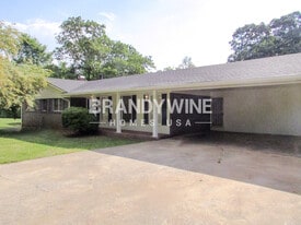 4060 W Stubbs Rd in College Park, GA - Building Photo