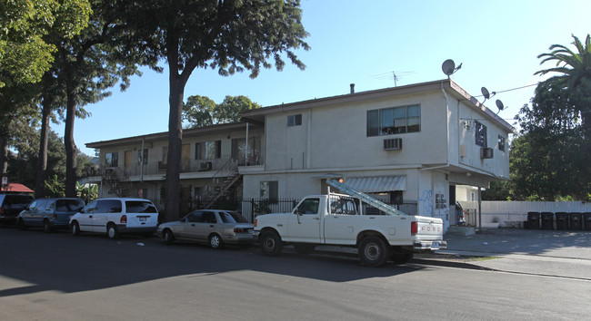 Midland Apartments in Los Angeles, CA - Foto de edificio - Building Photo