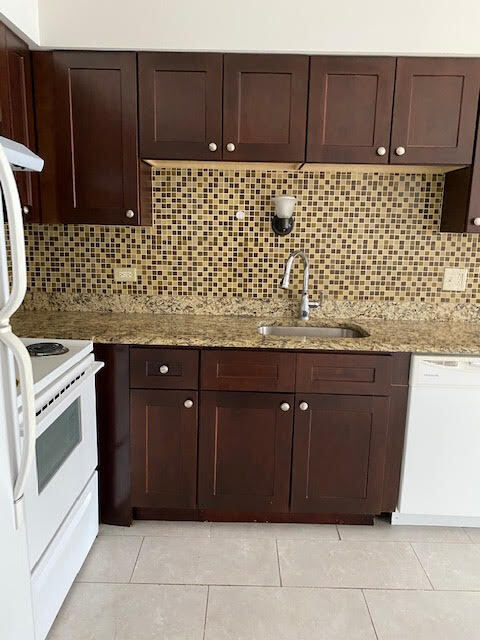 1653 Oakwood Ave, Unit THREE BEDS in Des Plaines, IL - Building Photo
