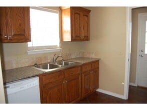 215 W E Ave in Cache, OK - Building Photo - Building Photo