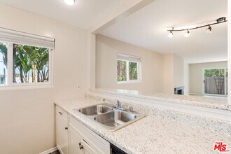 6475 Kanan Dume Rd in Malibu, CA - Building Photo - Building Photo