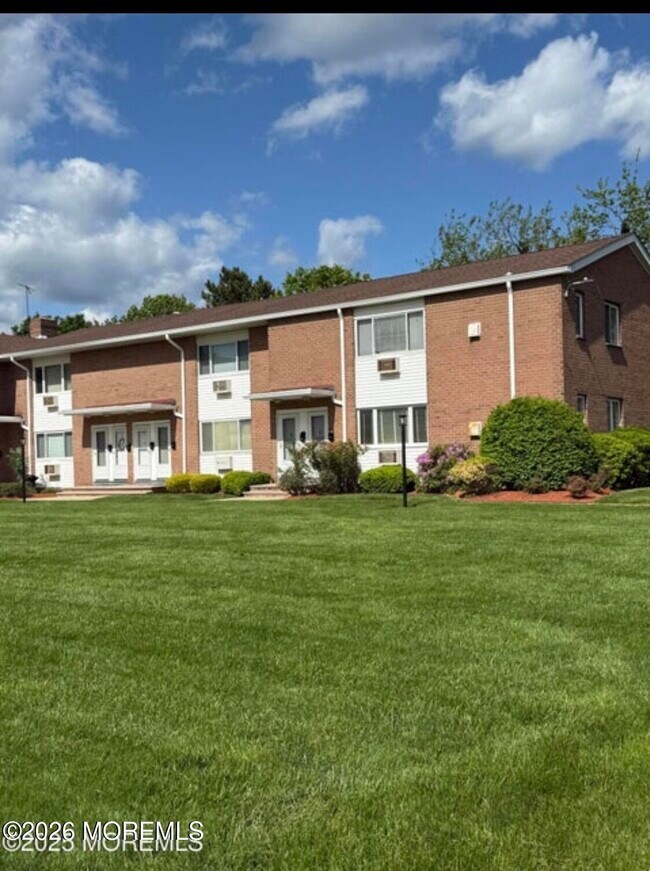 35 Sternberger Ave in Long Branch, NJ - Foto de edificio - Building Photo