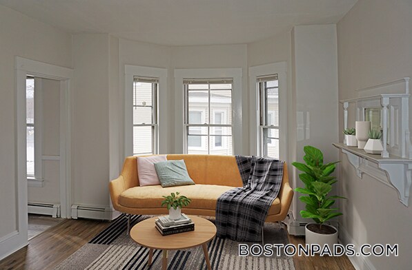 29-31-31 Maple St in Waltham, MA - Building Photo