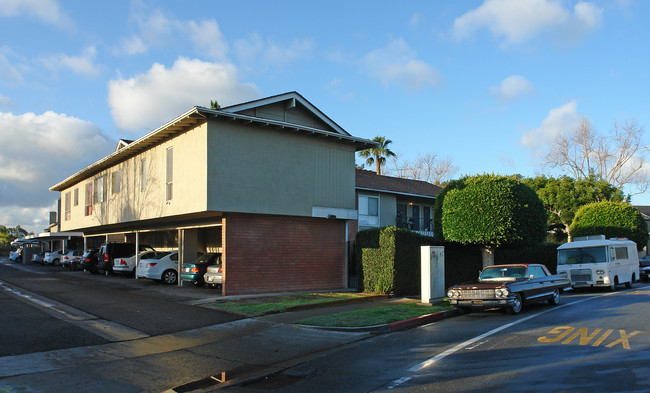 1270 Rutland Rd in Newport Beach, CA - Foto de edificio - Building Photo