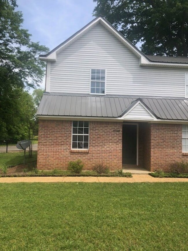 property at 468a Mobile St