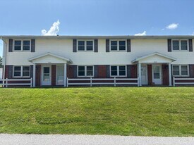 444 S 14th St in Le Claire, IA - Building Photo